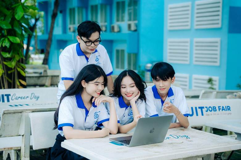 Tổ hợp D09 gồm những môn nào 1