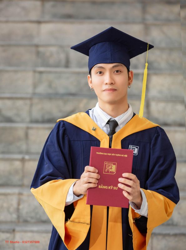 This image has an empty alt attribute; its file name is anh-tot-nghiep-01-595x800.jpg